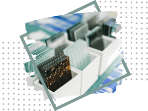 Titelbild für Blogbeitrag Glasarten Überblick mit verschiedenen Glasarten im Musterkasten